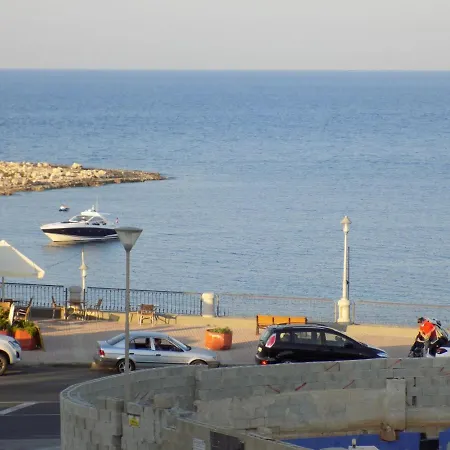 Sunshine Holiday 5 With Spectacular Seaviews